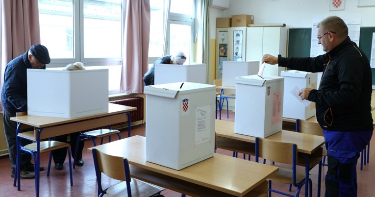 Prvi birači već glasali, izborna mjesta otvorena do 19 sati