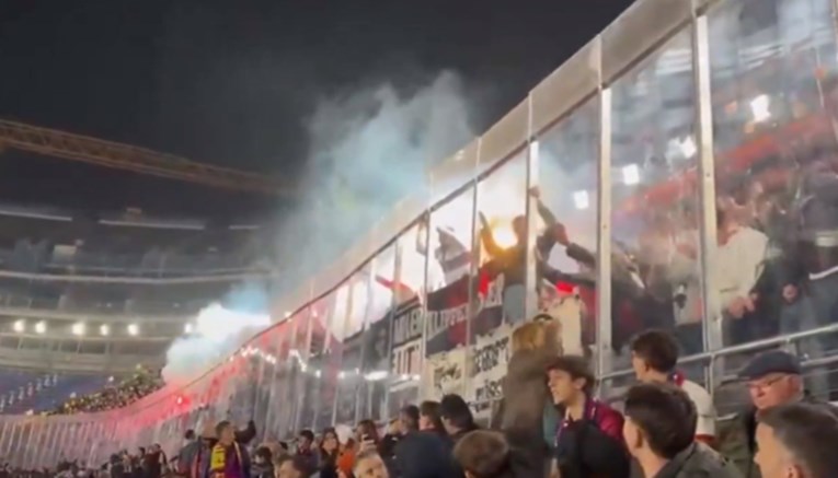 VIDEO Divljanje Nijemaca na Camp Nouu. "Ne želimo ovu kugu više na našem stadionu"