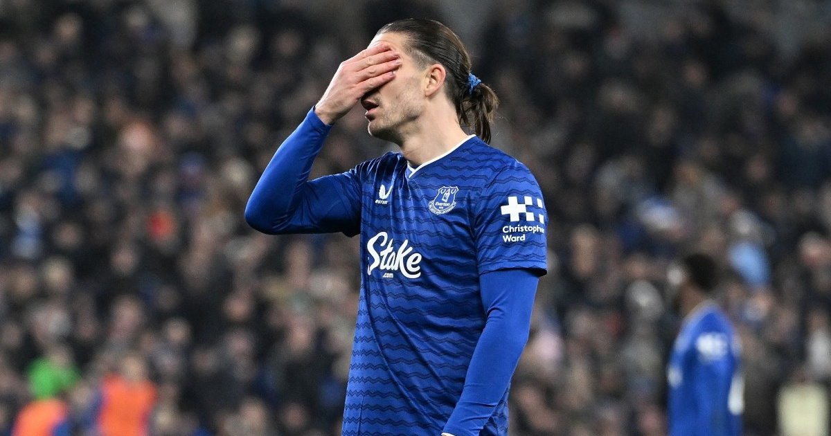 FOTO Grealish došao u kafić u 16:30. Sat vremena kasnije spavao okružen bocama