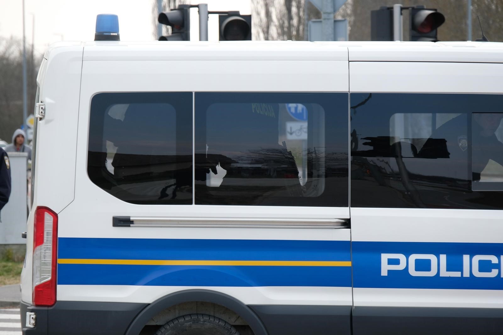 Učenik u školu u Virovitici došao s pištoljem, stigla policija