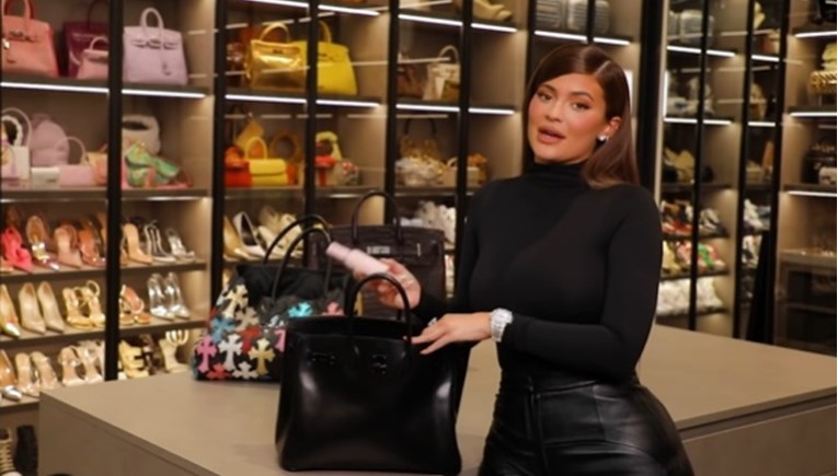 Kylie Jenner pokazala što ima u torbi, ljudi ne mogu vjerovati: "Da, baš to nosi..."