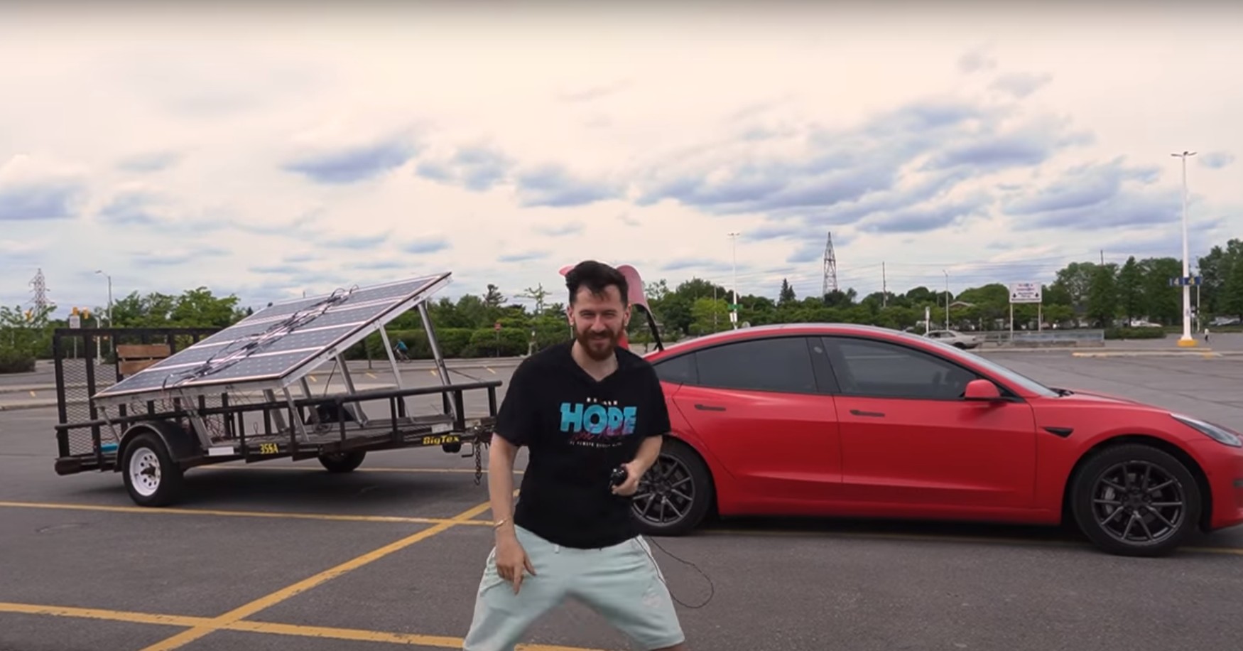 VIDEO Tesla umjesto punjača ima prikolicu. Stvar funkcionira