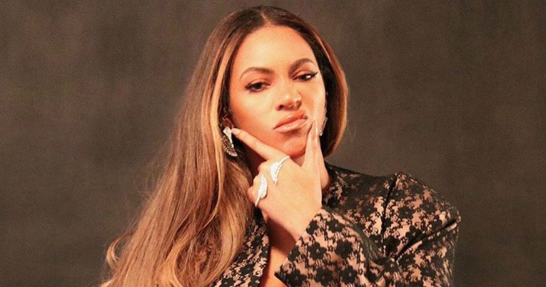 Beyonce pokazala raskošne obline u neobičnom sakou s izrezima