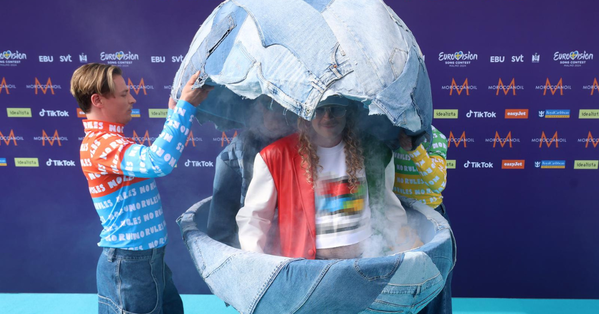 Predstavnik Finske zanimljivim outfitom privukao pažnju na tirkiznom tepihu