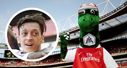 Arsenal vratio legendarnu maskotu. Ozil je presretan zbog toga