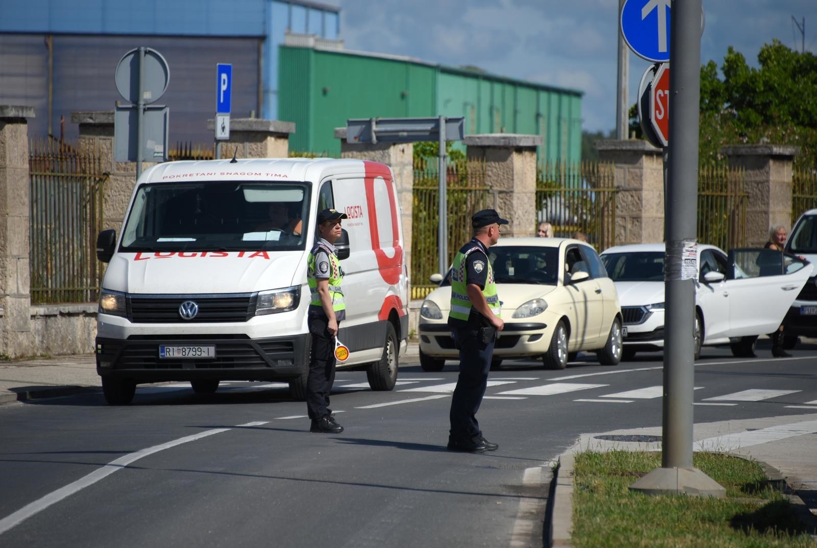 Mladić u Puli autom udario pješaka pa pobjegao. Nađen je