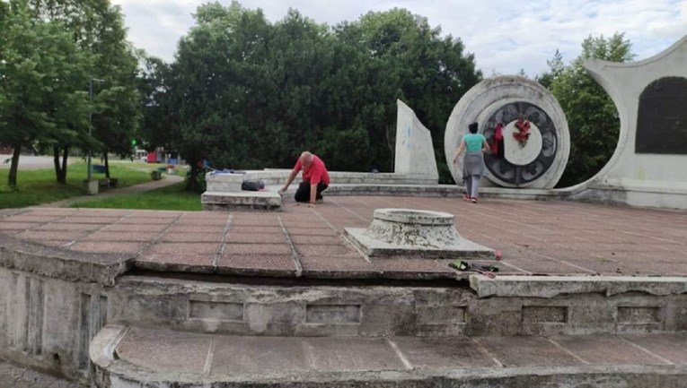 Mještani u Srbiji htjeli očistiti partizanski spomenik. Sad im prijeti visoka kazna