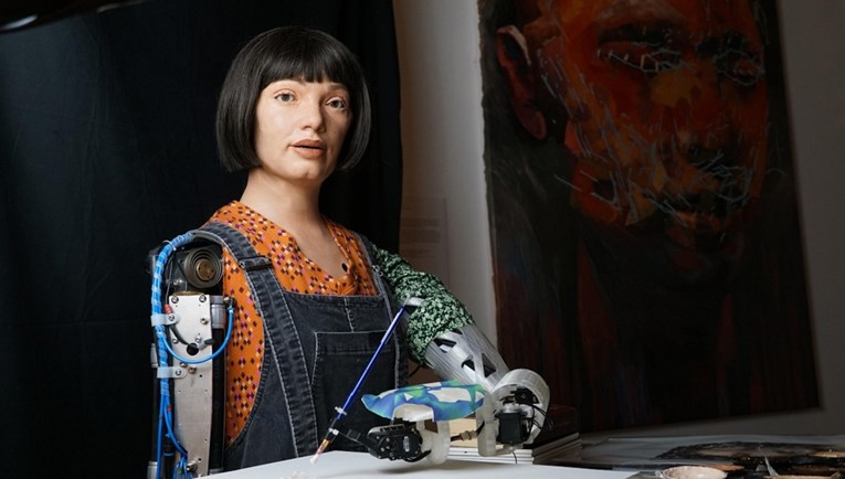 Robot se obratio britanskom parlamentu: Iako nisam živa, stvaram umjetnost