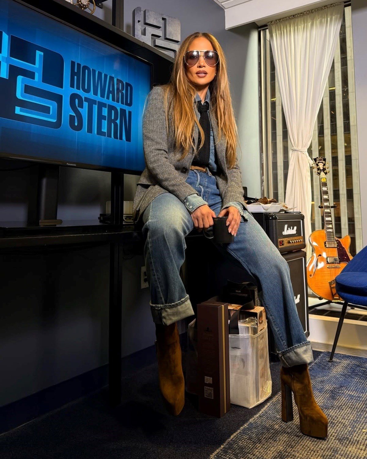 Jennifer Lopez nosi najtrendi traperice sezone i čizme koje podižu svaki outfit