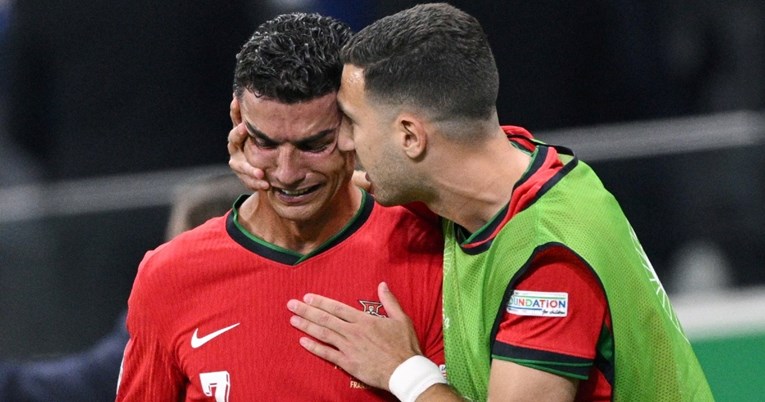 Ronaldo se rasplakao nakon što je promašio penal. Jecao je dok su ga suigrači grlili