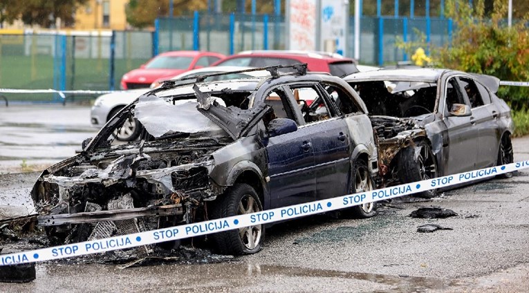 VIDEO U zagrebačkom Vrapču izgorjela dva auta