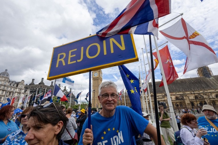 Anketa: EU želi UK natrag, Britanci žale zbog Brexita