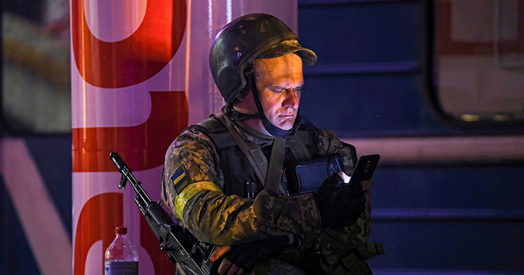 FT: Ruski vojnici fejk ženskim profilima dali lokaciju. Ukrajinci ih bombardirali