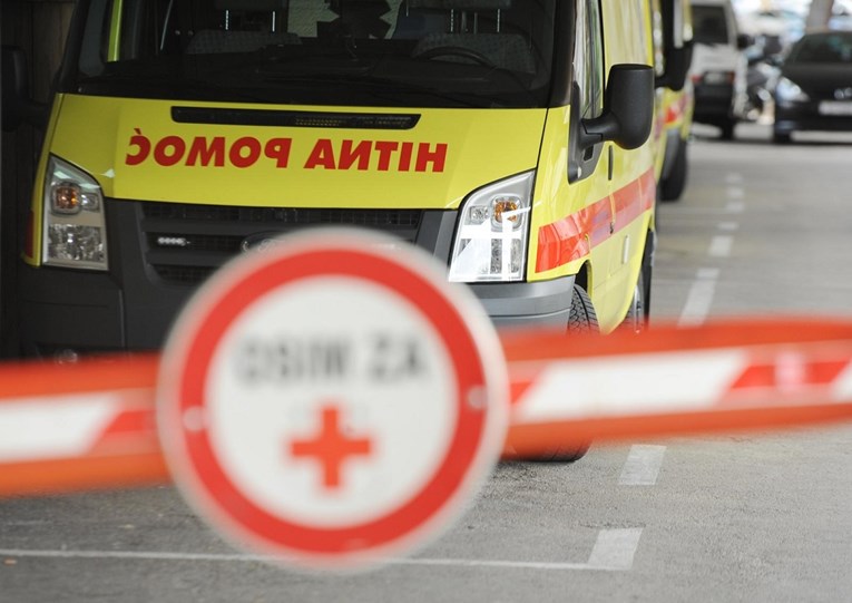 Muškarac u Zagori pao s krova kuće, preminuo na putu do bolnice
