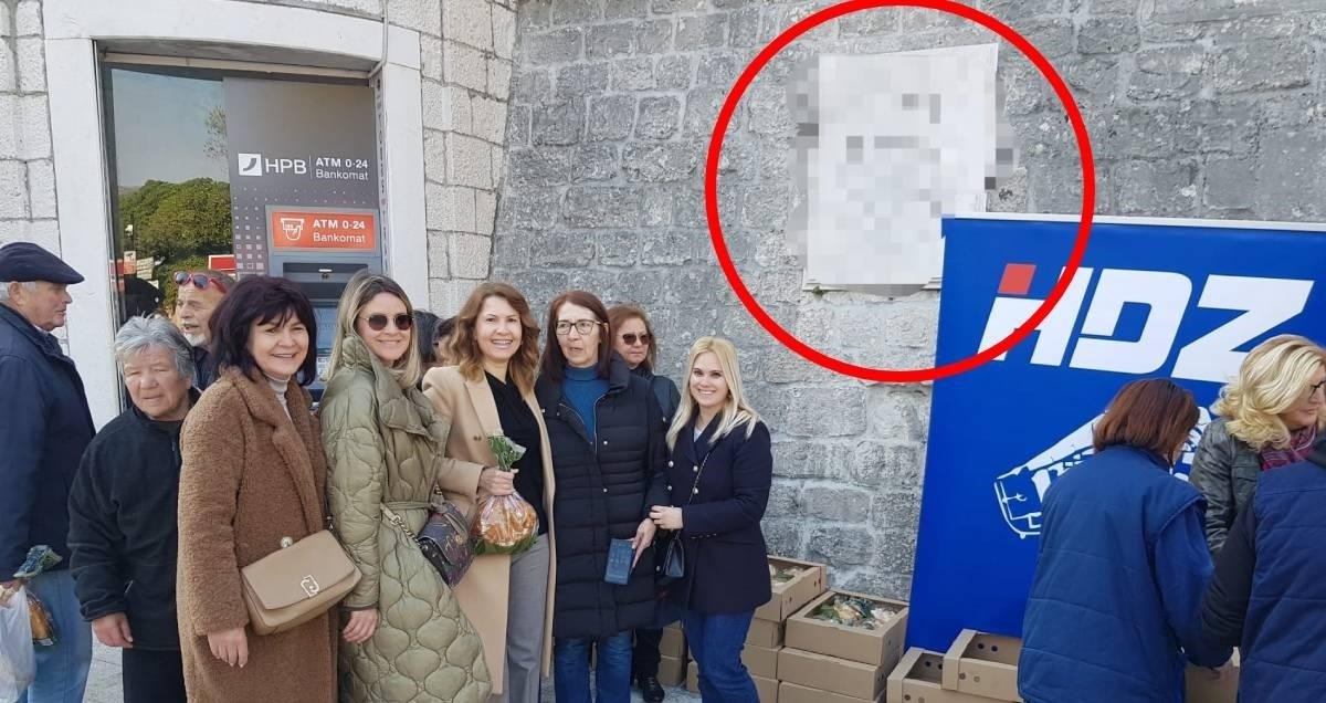 Trogirski HDZ na slikama zamutio ploču kojom se slavi oslobođenje od fašizma