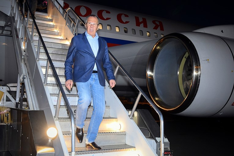 Lavrov odletio za Peking. Na pola puta njegov avion se okrenuo i vratio u Moskvu