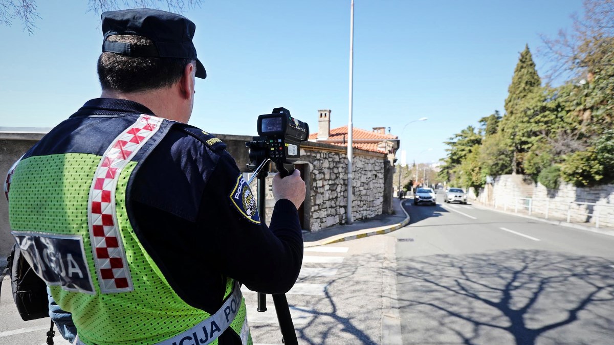 Talijan u središtu Rijeke vozio pijan, izmjereno mu 2.39 promila