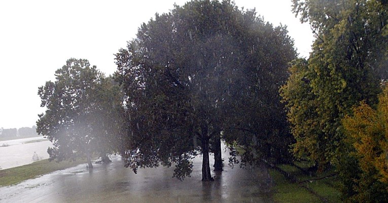 Vodostaj Neretve kod Metkovića sinoć dosegnuo 220 cm, danas opao na 179 cm