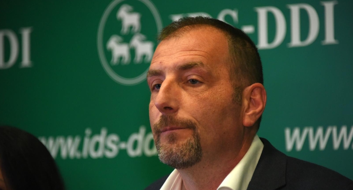 Šef IDS-a rekao da će dati ostavku ako osvoje manje od 3 mandata. Nije ju dao