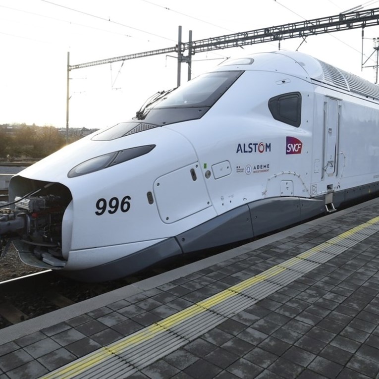 Francuska će posuditi Maroku čak 781 milijun eura za 18 vlakova. Razlog je SP 2030.