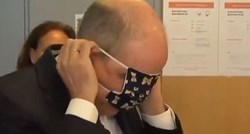 VIDEO Belgijski potpredsjednik vlade jako se mučio s maskom pa postao predmet sprdnje