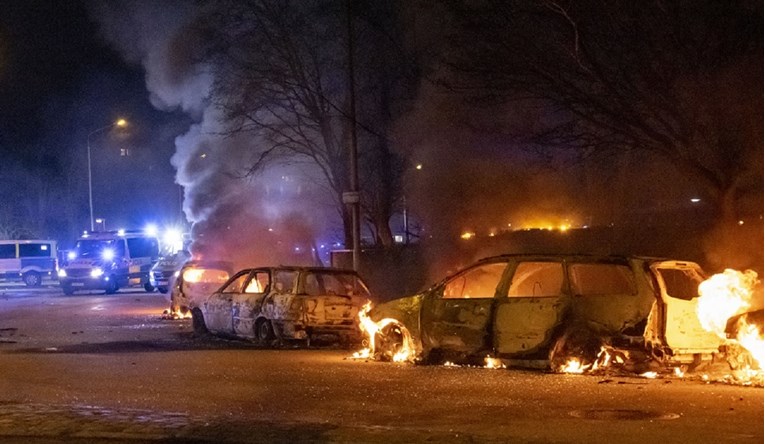 Desničar u Švedskoj htio spaliti Kuran. Izbili žestoki prosvjedi, 40 ozlijeđenih