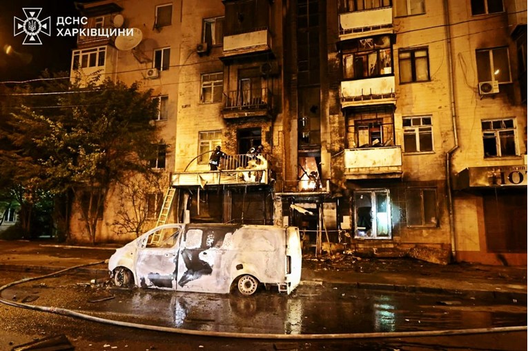 U ruskom napadu na Harkiv pogođen stambeni blok, 40 ozlijeđenih