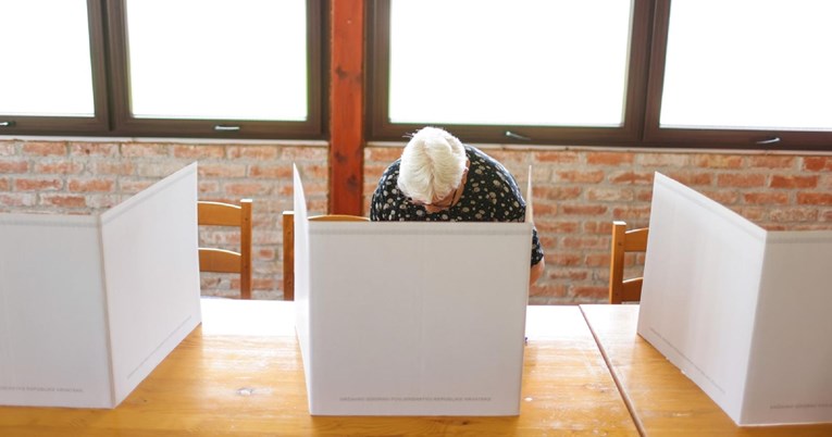 Izvješće: Hrvatska u godinu dana izgubila 16.500 birača 