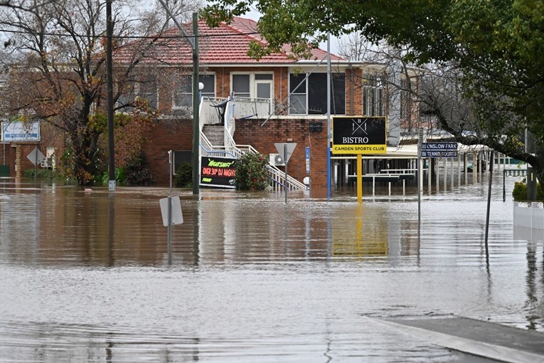 Potopljena predgrađa Sydneyja, tisuće ljudi evakuirane. Stižu nove obilne kiše