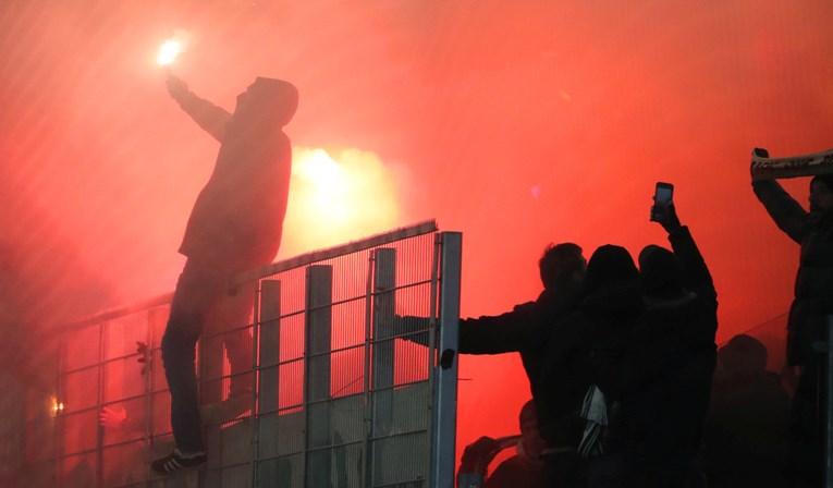 Francuski nogometni savez zbog pirotehnike zatvorio stadion St. Etiennea