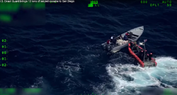 Američka obalna straža lovila gliser pun droge, šverceri kokain bacali u more