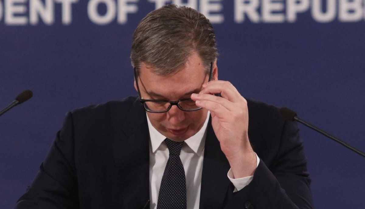 Vučić na sastanku s mještanima, ljudima rekao da isključe mobitele