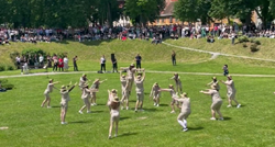 VIDEO Karlovački maturanti osmislili plesnu koreografiju. Vrh je