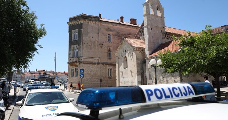 Muškarcu slomljene kosti lica i vilica u noćnom klubu u Trogiru. Napadač uhićen