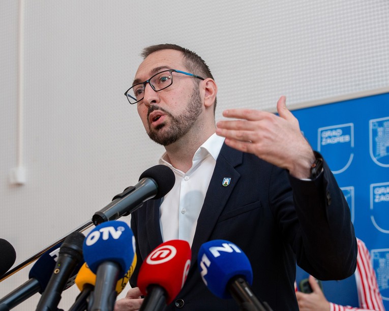 Grad Zagreb mijenja pravila o dodjeli stipendija