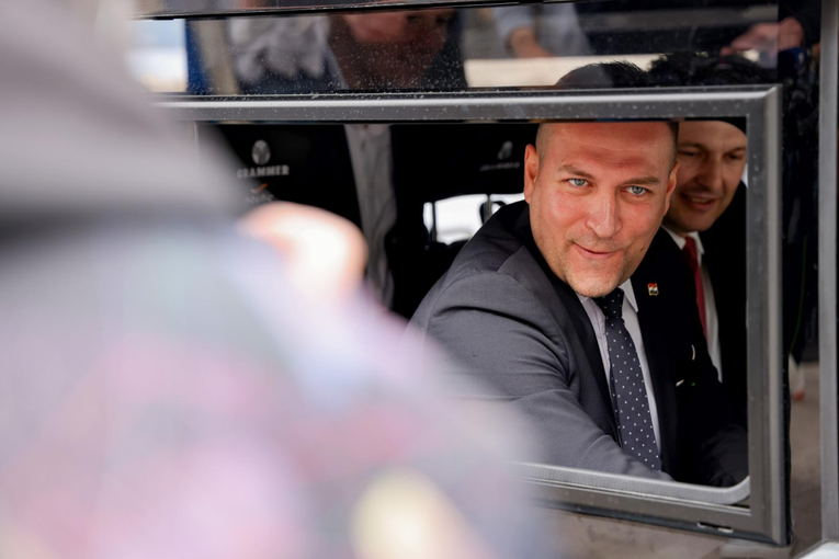DP-ov ministar ušao u vladu pa zaposlio rođakinju. Kažnjen je