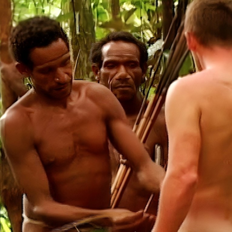 "Pokušao mi je ugurati spolovilo nazad u tijelo": Vraća se Tribe