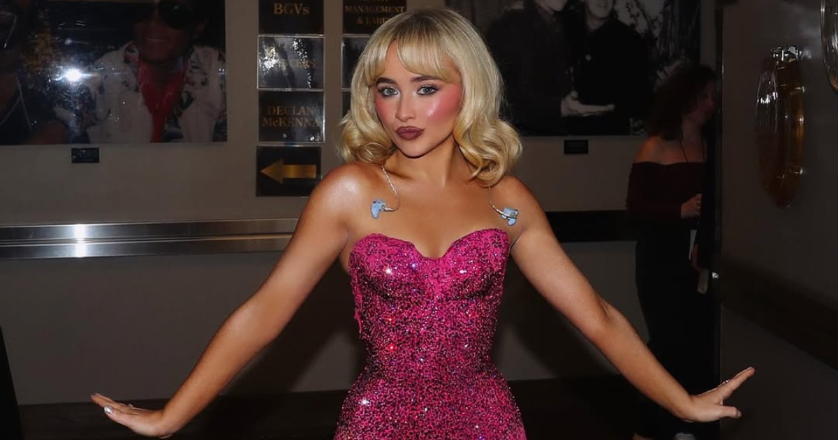 Britanski producenti iskritizirali Sabrinu Carpenter: Oblači se previše provokativno