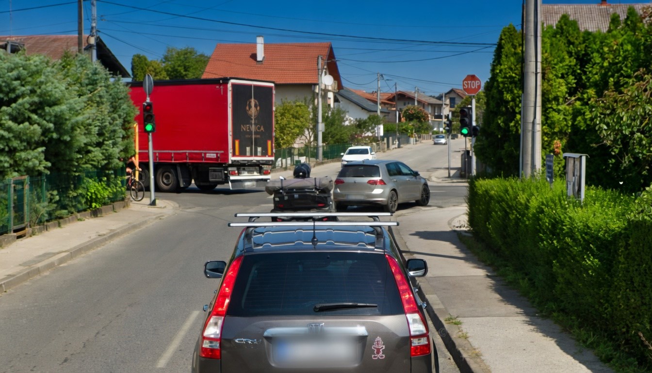 U Zaprešiću prigovarao taksistu zbog vožnje, ovaj se autom zaletio u njega