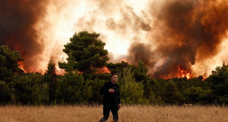 FOTO I VIDEO Golemi požar kod Atene je izvan kontrole