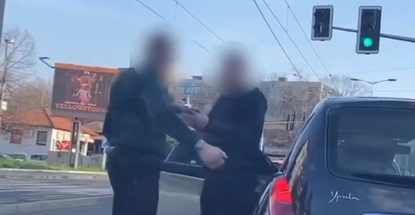 VIDEO Nasred ceste u Beogradu potukla se dvojica vozača