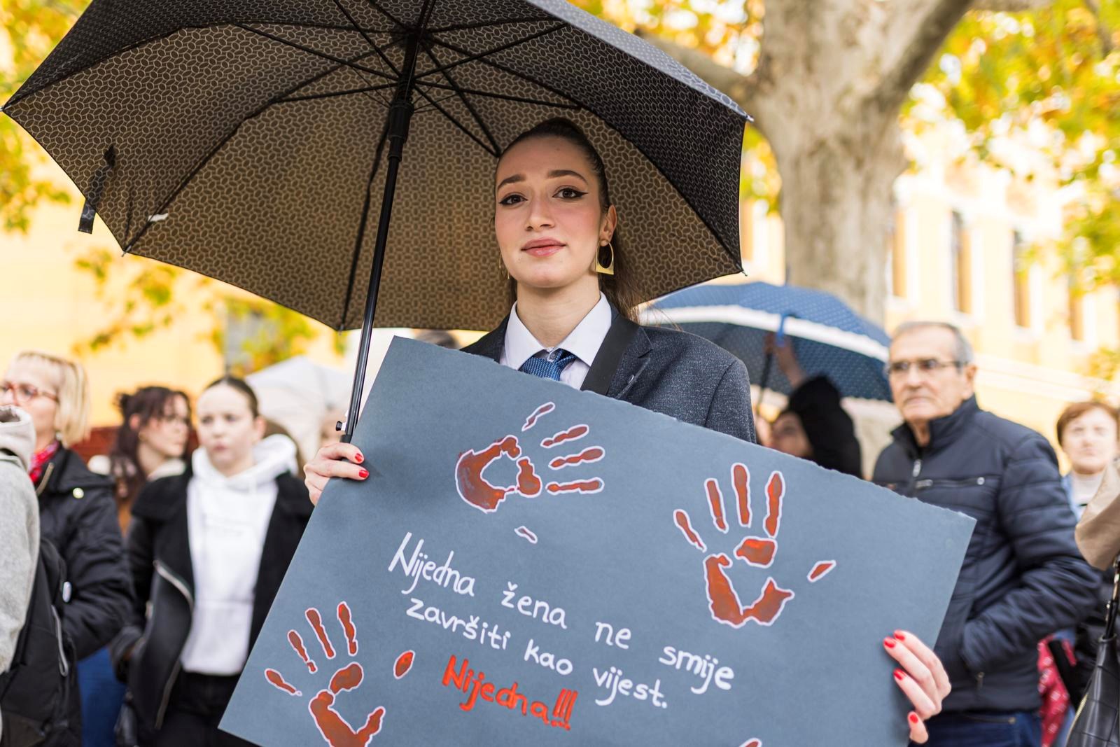 FOTO Ovo je Mostar danas: Djevojke i žene izašle na ulice