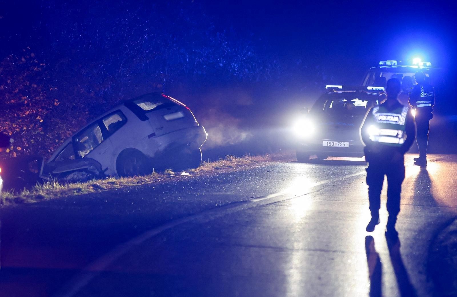 Teška nesreća kod Bjelovara: Mladić bez dozvole se slupao nevezan, izletio iz auta