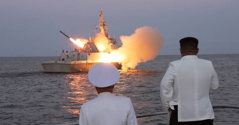 Kim traži jaču ratnu mornaricu, spominje "prijetnju nuklearnim ratom"
