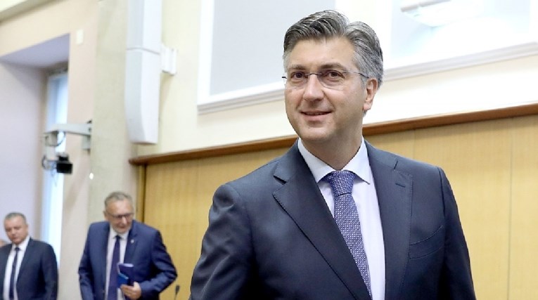 SDP u saboru Plenkoviću spominjao smijenjene ministre, a HDZ mu se ulizivao