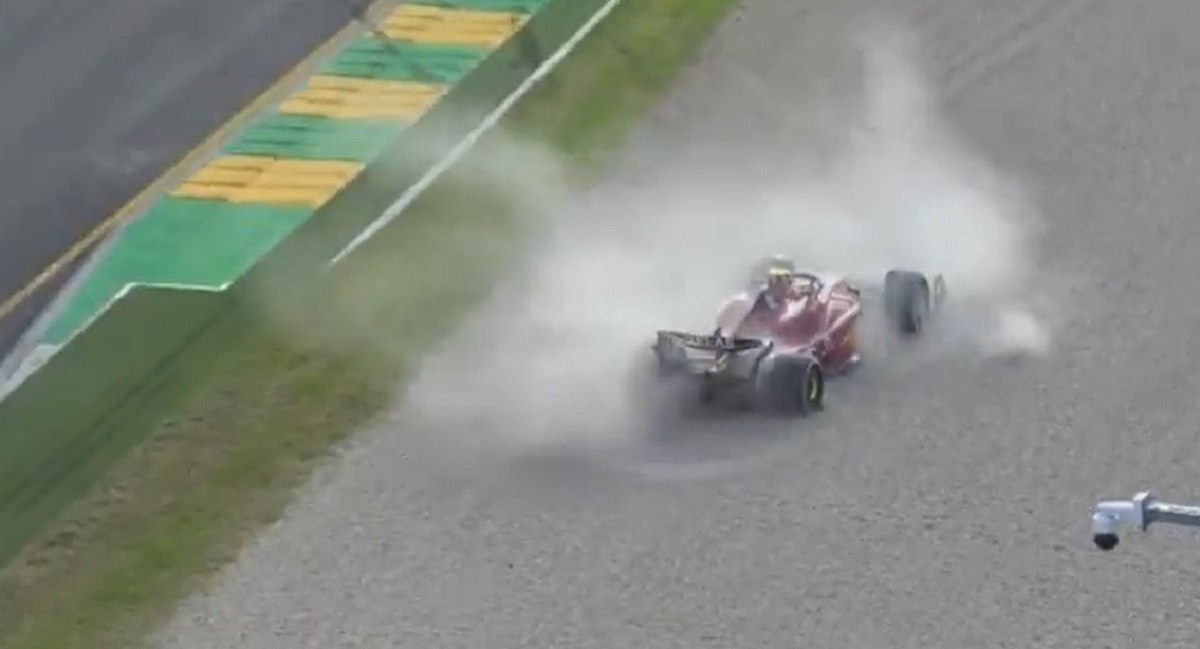 VIDEO Razočaranje za Ferrari u Australiji. Već u drugom krugu ostao bez vozača