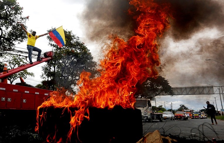 Kolumbijski ministar financija podnio ostavku, dvadesetak mrtvih u prosvjedima