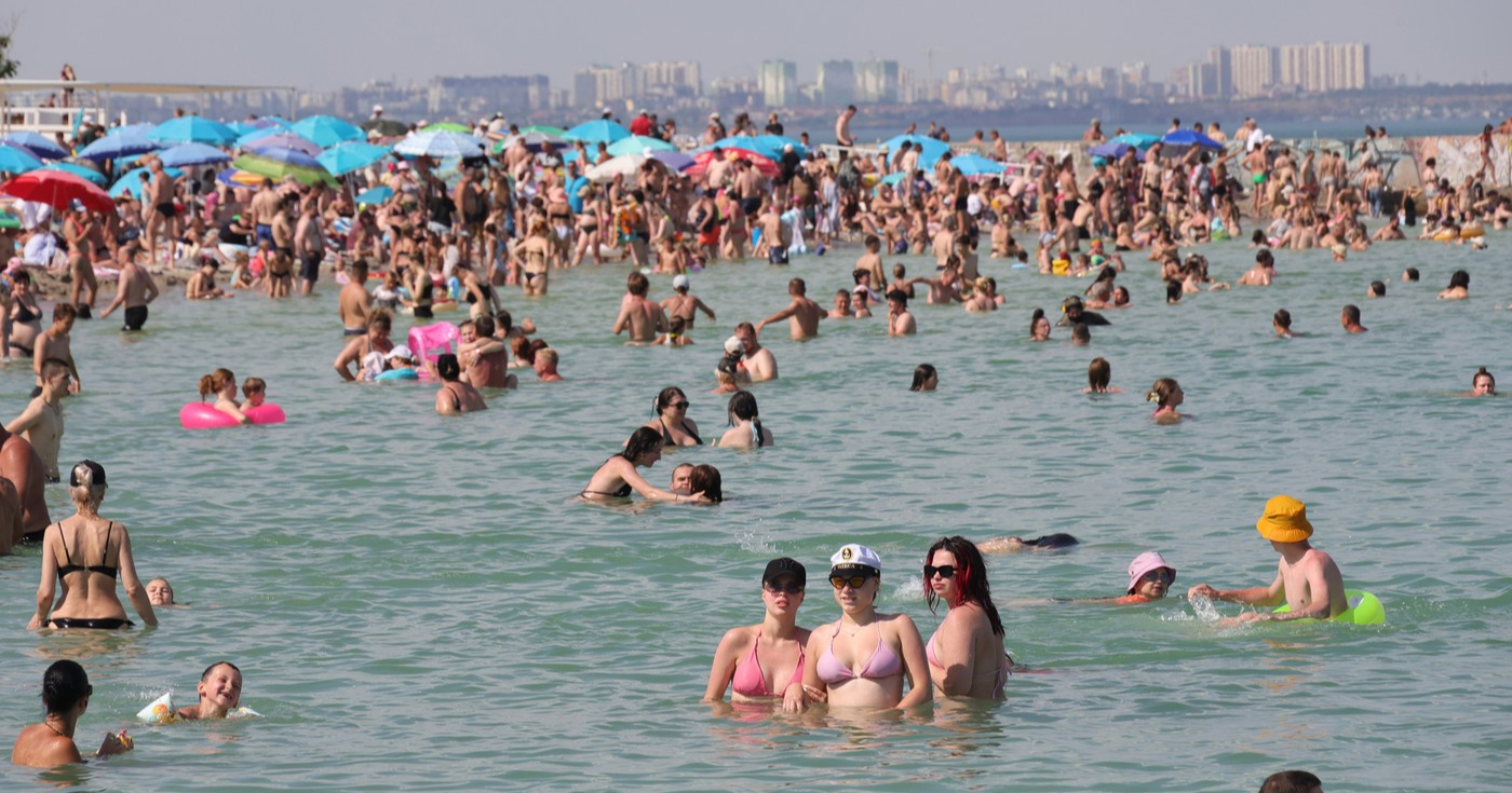 FOTO Plaže pune, sirene sviraju, nitko ne reagira. Ovako izgleda ljeto u Odesi