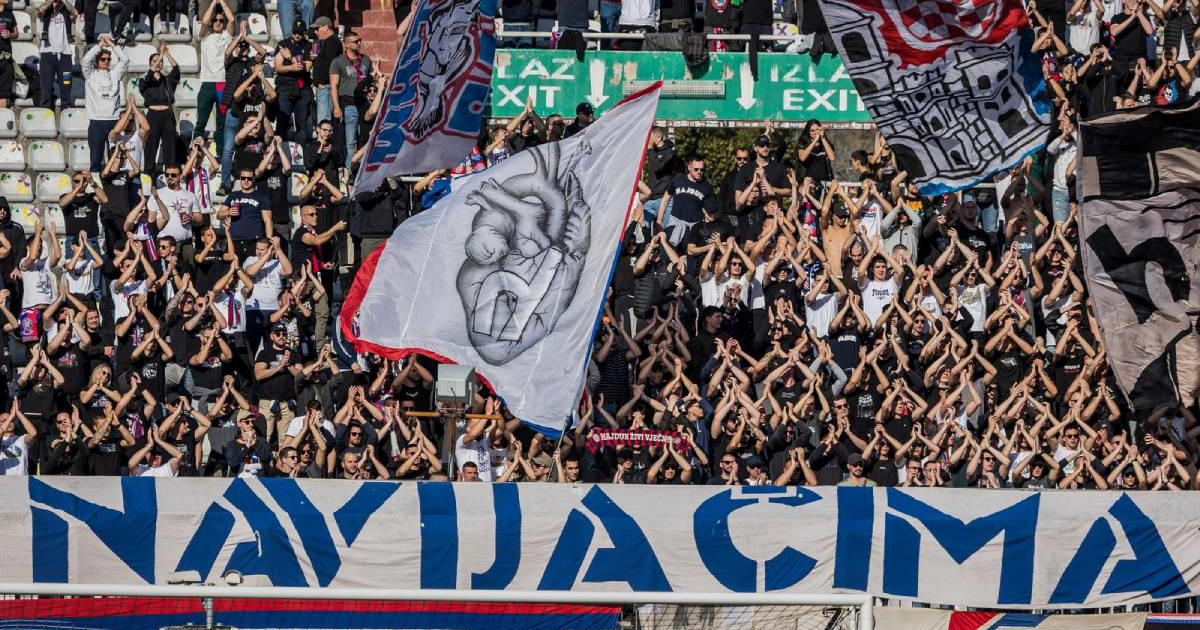 Što se krije iza poruke koju je Torcida podigla na utakmici s Lokomotivom?