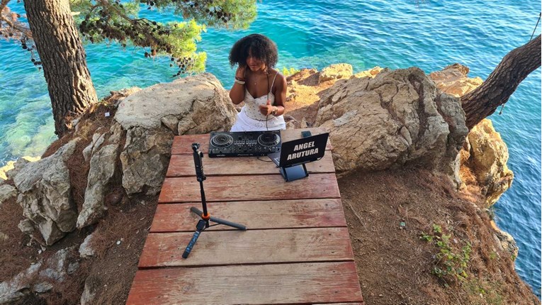 Dubrovčanin sa snimke DJ-ice: Upozorio sam je da ne može blokirati prolaz kupačima